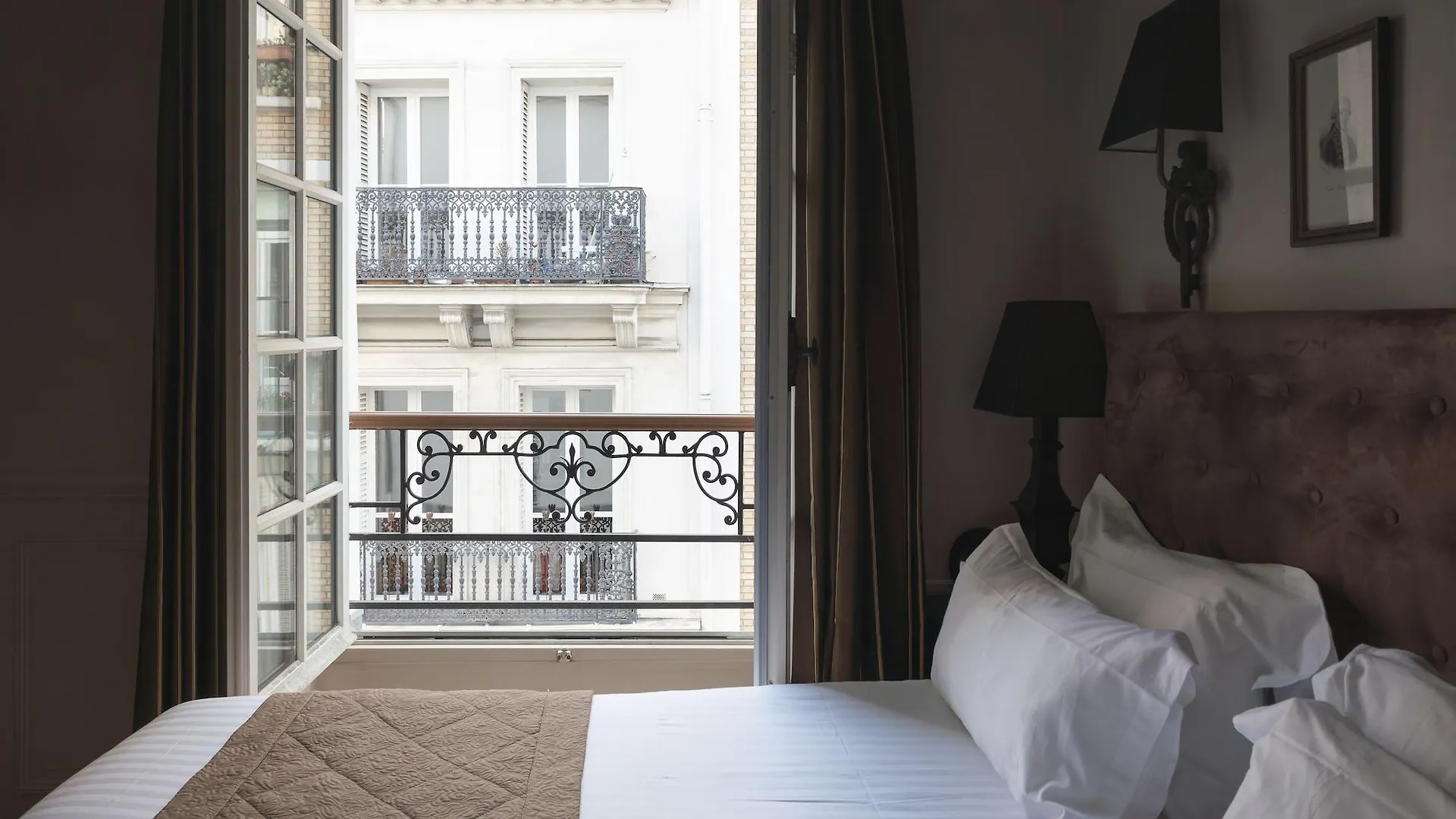 ***  Hotel Saint-Louis Marais Paris France
