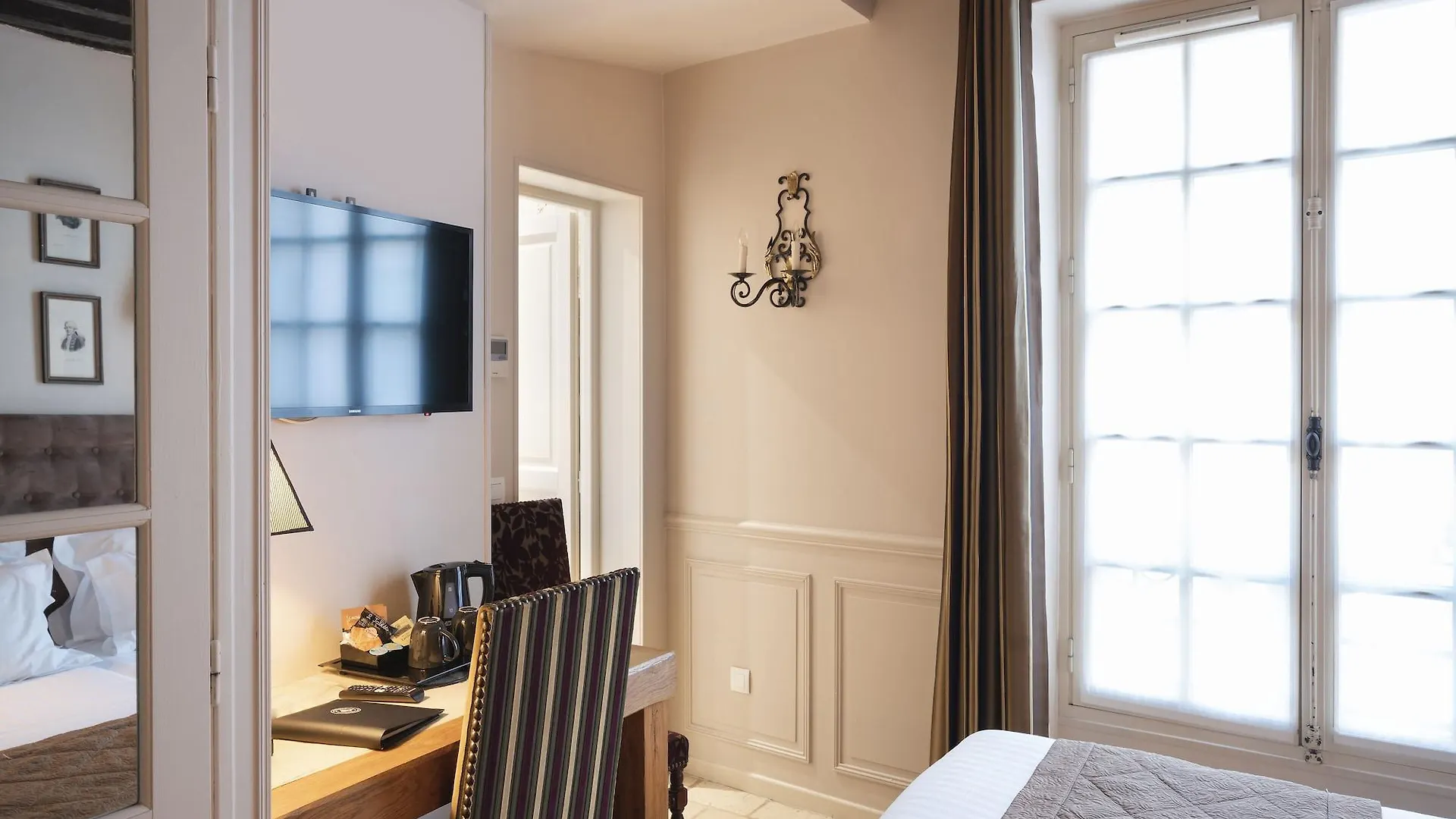 Hotel Saint-Louis Marais Paris