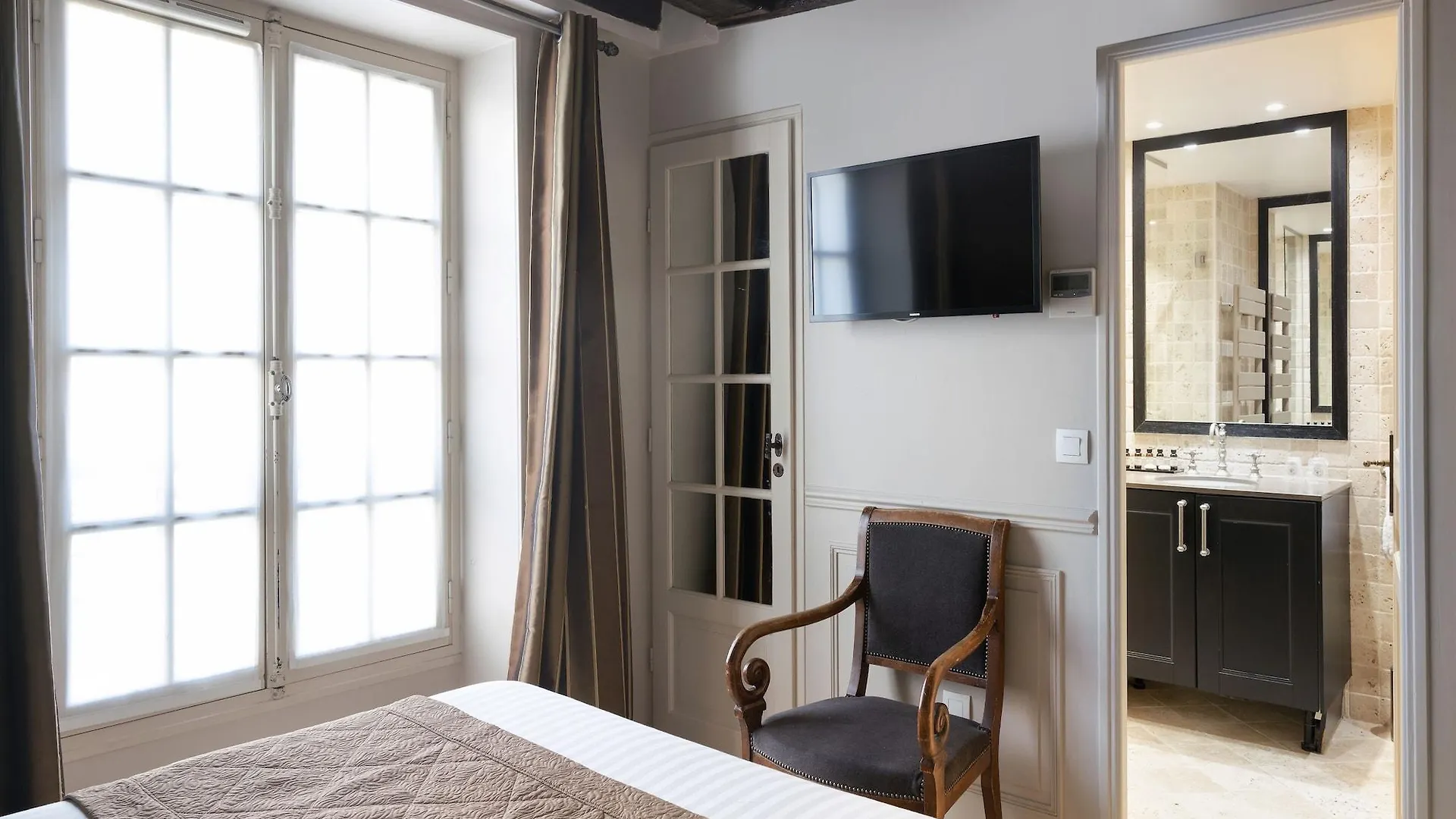 Hotel Saint-Louis Marais Paris