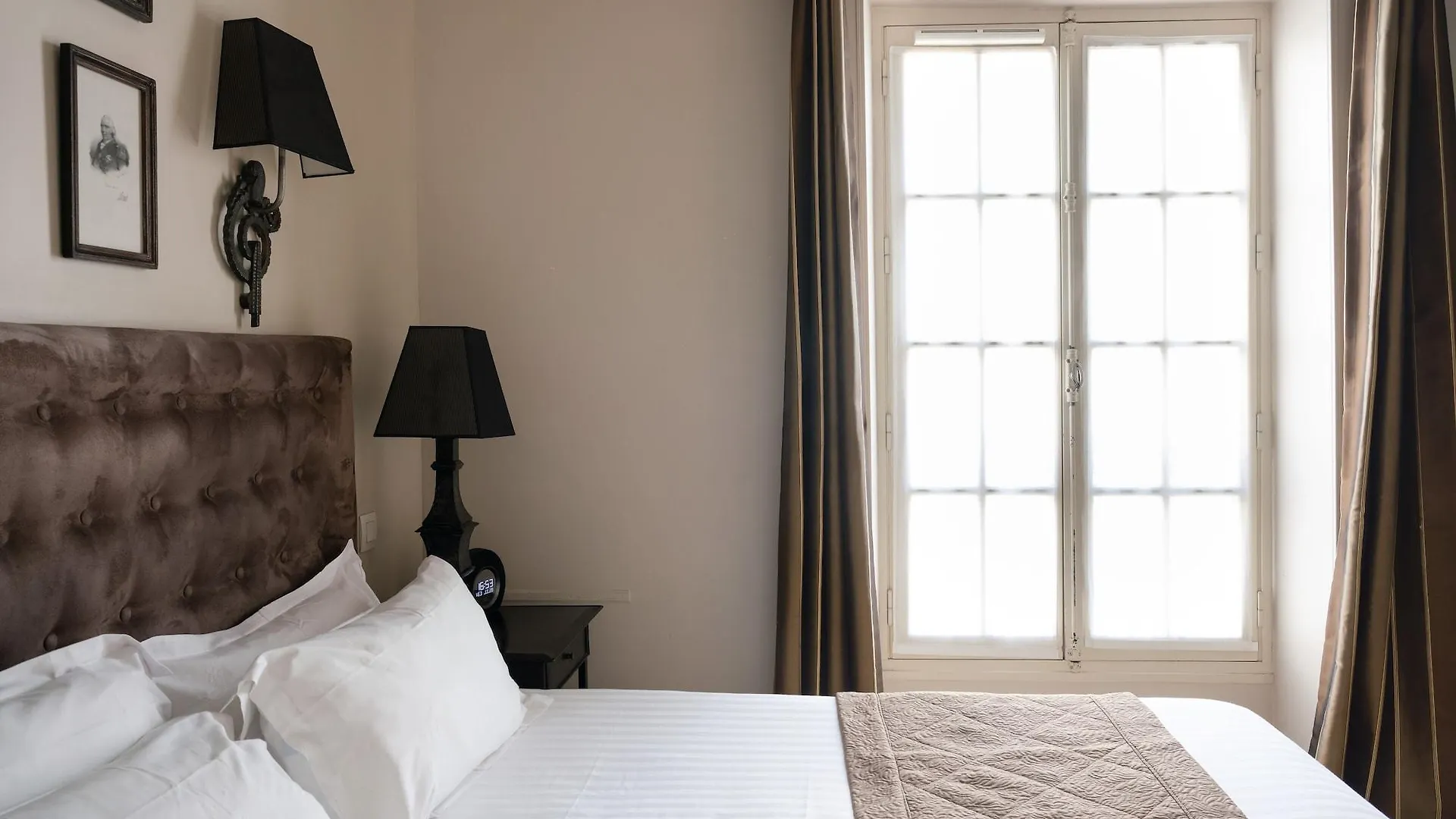 Hotel Saint-Louis Marais Paris