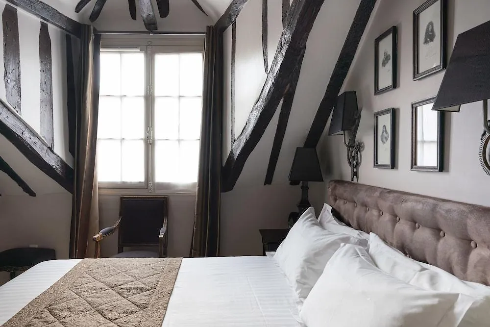 Hotel Saint-Louis Marais Paris