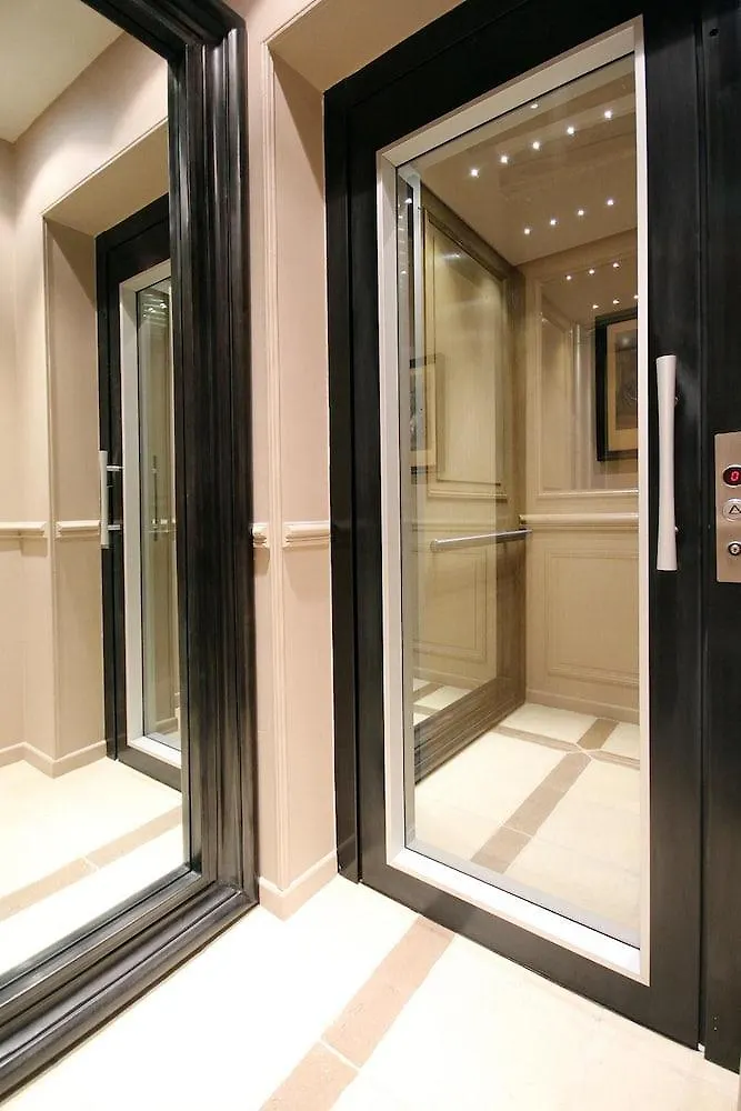 Hotel Saint-Louis Marais Paris
