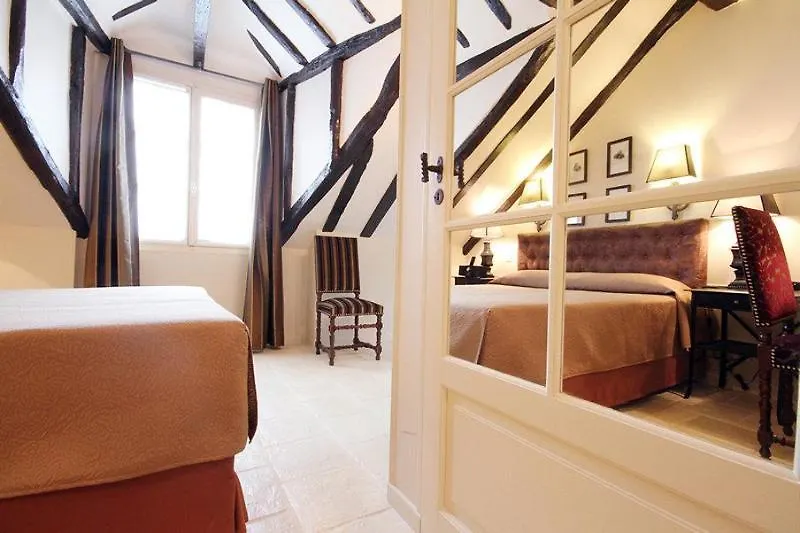 Hotel Saint-Louis Marais Paris