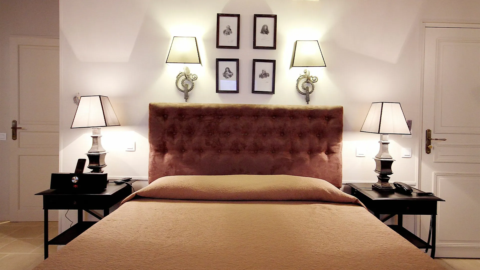 Hotel Saint-Louis Marais Paris