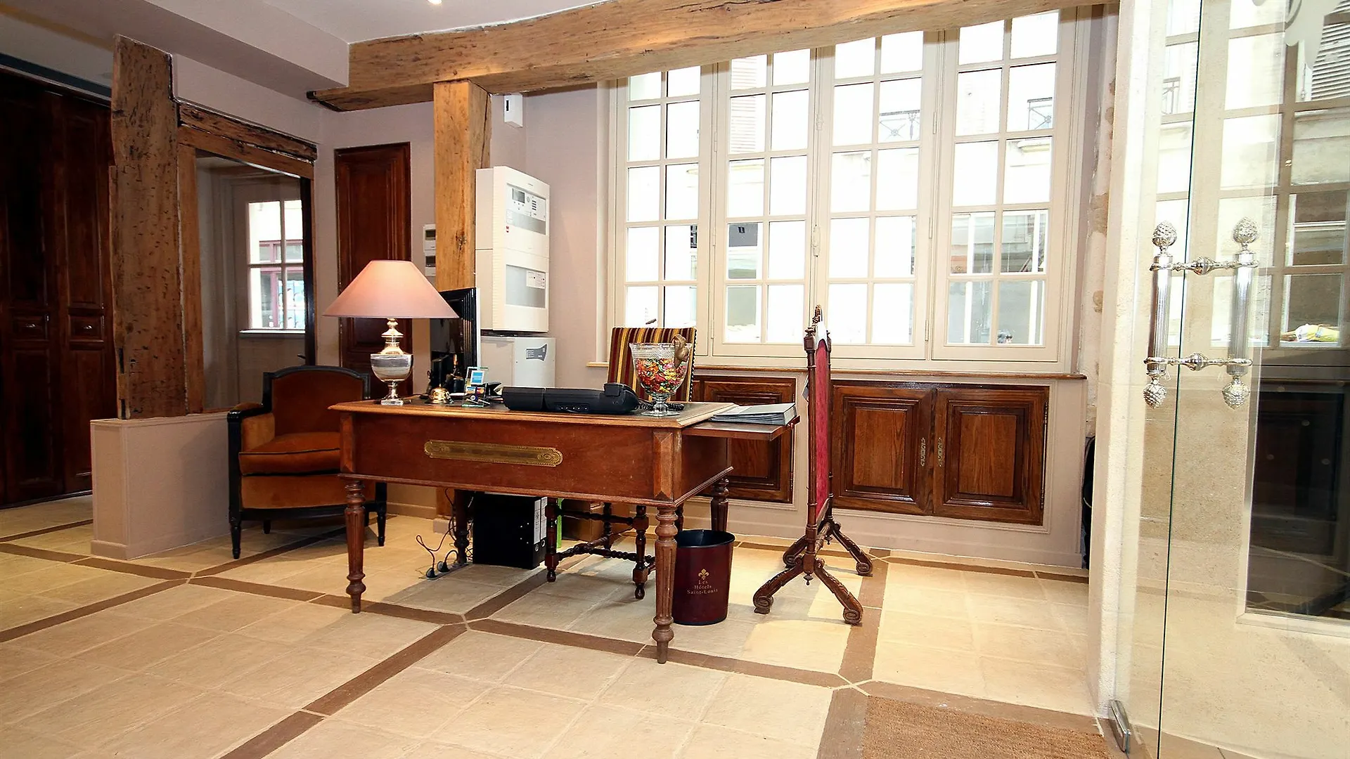 Hotel Saint-Louis Marais Paris