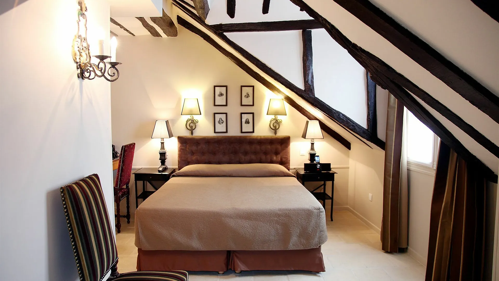 Hotel Saint-Louis Marais Paris