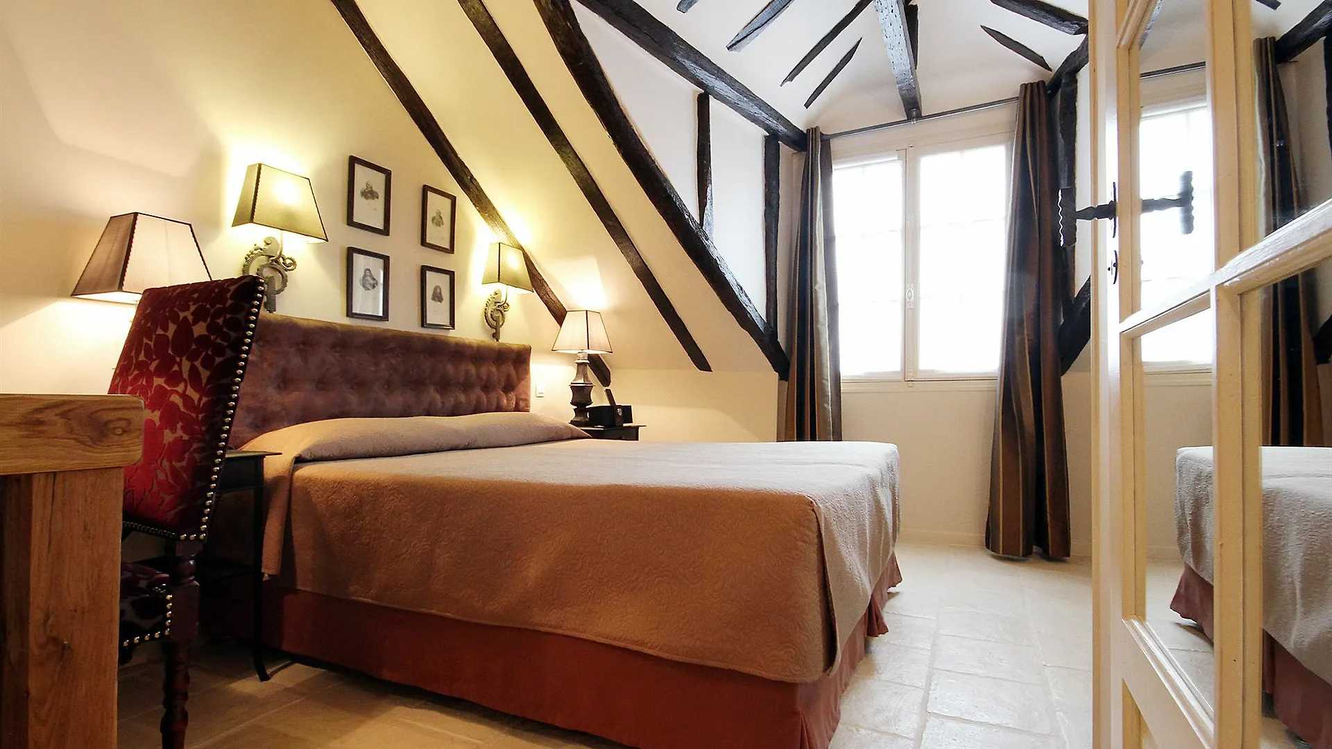 Hotel Saint-Louis Marais Paris 3*,