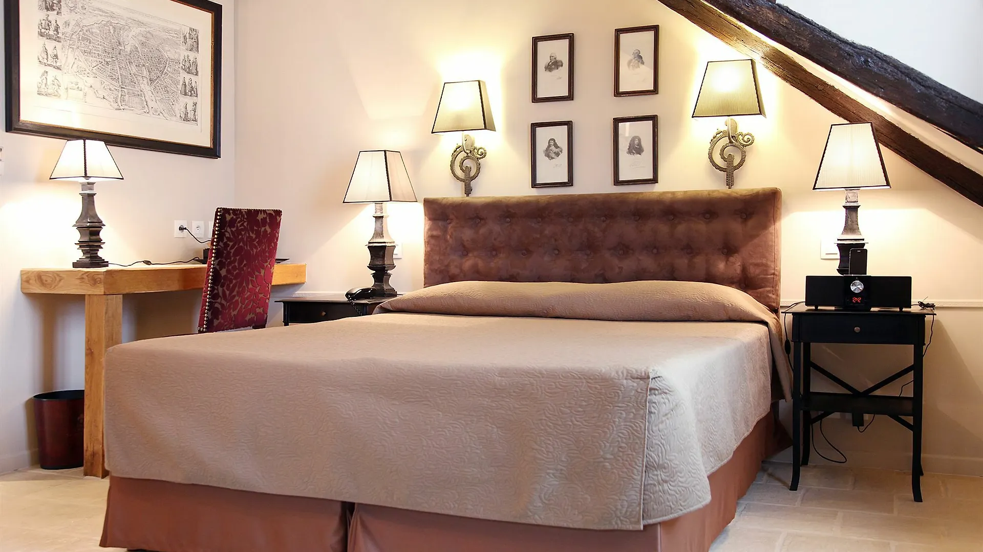 Hotel Saint-Louis Marais Paris